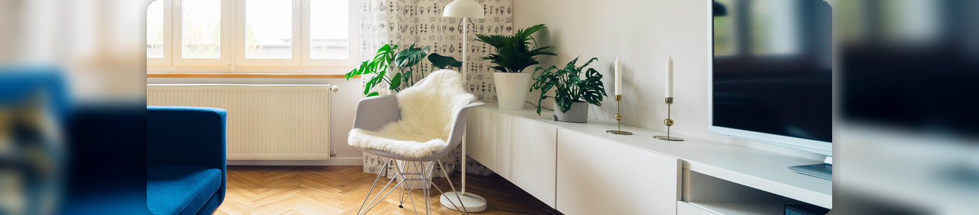 TV-Gerät im modernen Wohnzimmer